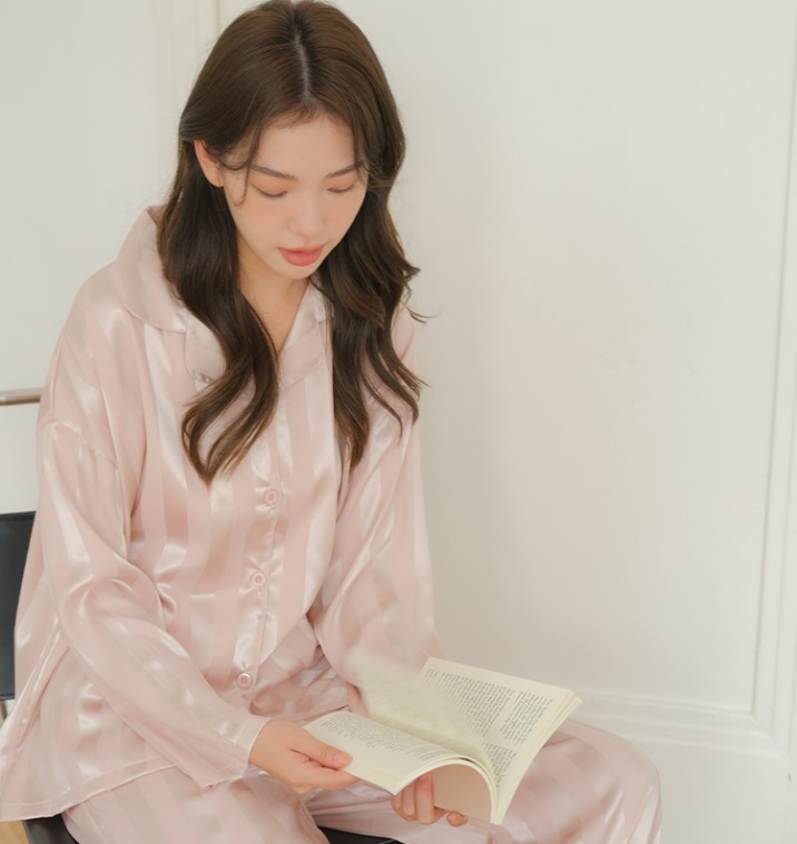 무드있는 집콕생활
감각적인 디테일의 파자마