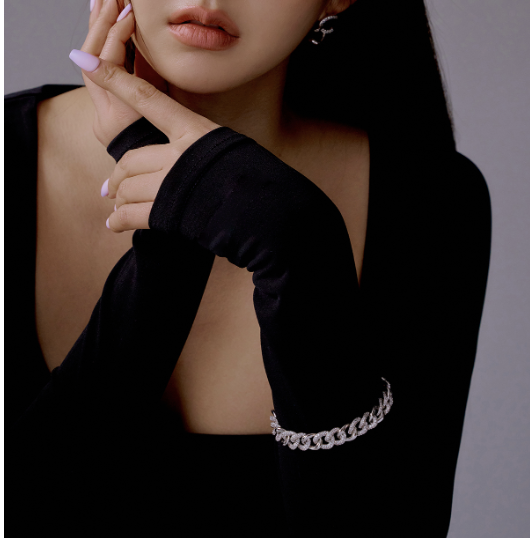 시크한 매력의
쿠반 체인 팔찌